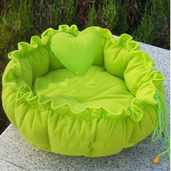 Cama calida y acogedora plegable para tu mascota con corazones.