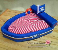 Cama exclusiva de barco pirata.