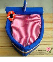 Cama exclusiva de barco pirata.