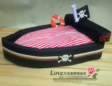 Cama exclusiva de barco pirata.
